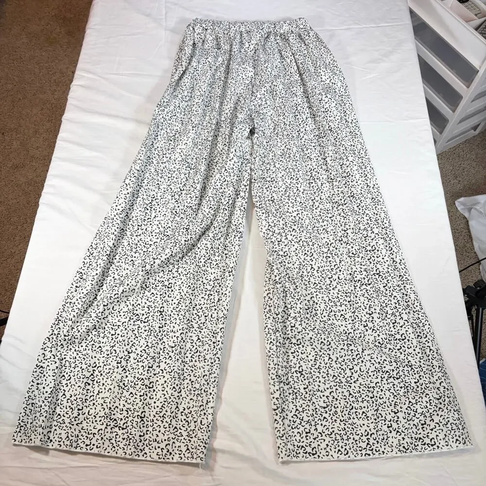 Girls White leopard print wide leg flowy pants. Size 11-12y. animal print, boho